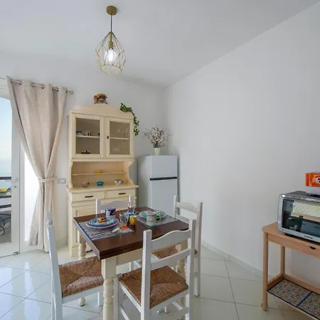 아파트 Aria Di Mare,near Elevator, Few Steps, Parking, Garden