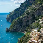 Aria Di Mare,near Elevator, Few Steps, Parking, Garden شقة