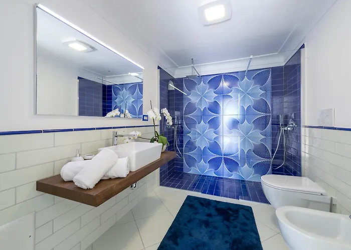 Aria Di Mare,near Elevator, Few Steps, Parking, Garden