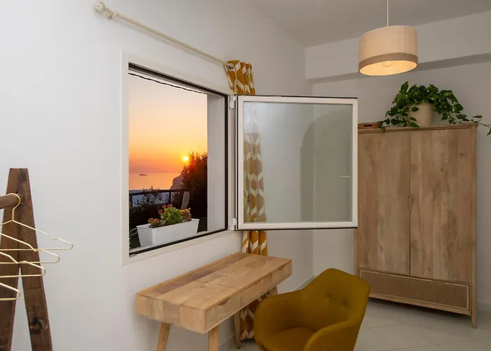 Aria Di Mare,near Elevator, Few Steps, Parking, Garden