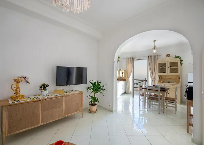 Апартаменти Aria Di Mare,near Elevator, Few Steps, Parking, Garden *